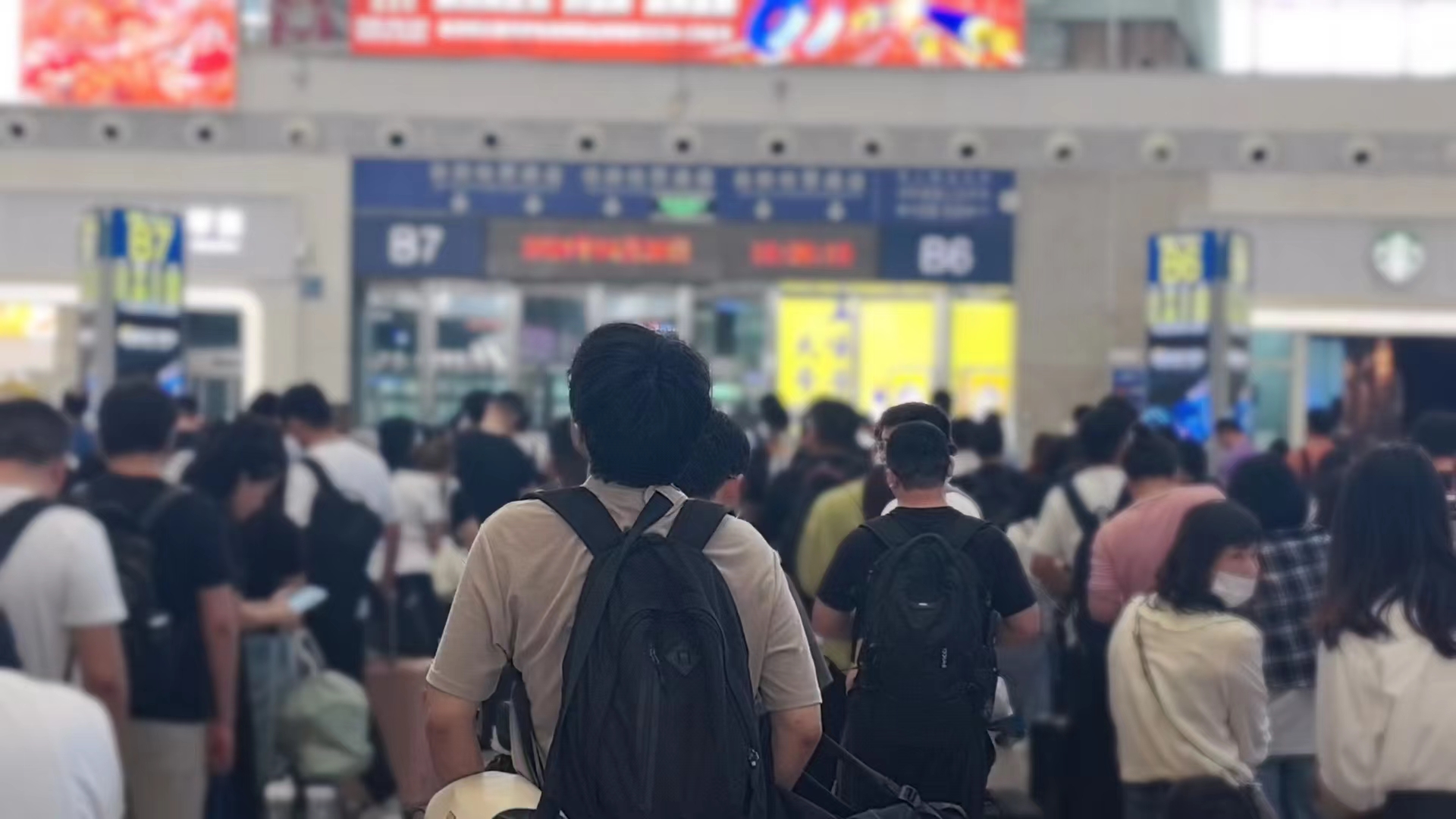 五一假期最后一天广铁预计发送旅客2556万人次(图2) 五一假期最后一天广铁预计发送旅客2556万人次(图2)